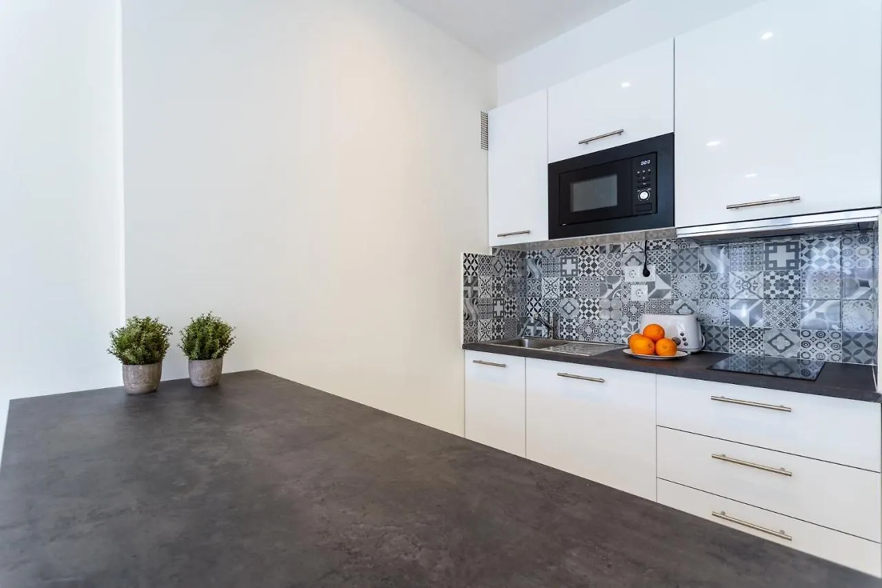 Malagasuite Cozy Apartment In Fuengirola Spain